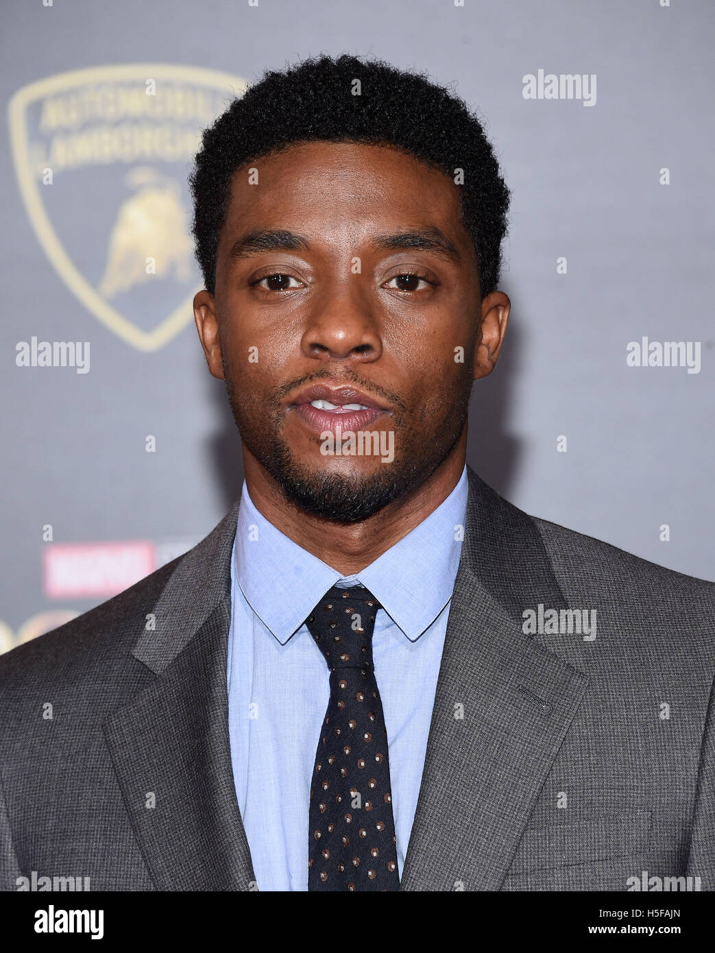 Hollywood, California, USA. 20th Oct, 2016. Chadwick Boseman arrives for the premiere of the film 'Doctor Strange' at the El Capitan theater. Credit:  Lisa O'Connor/ZUMA Wire/Alamy Live News Stock Photo