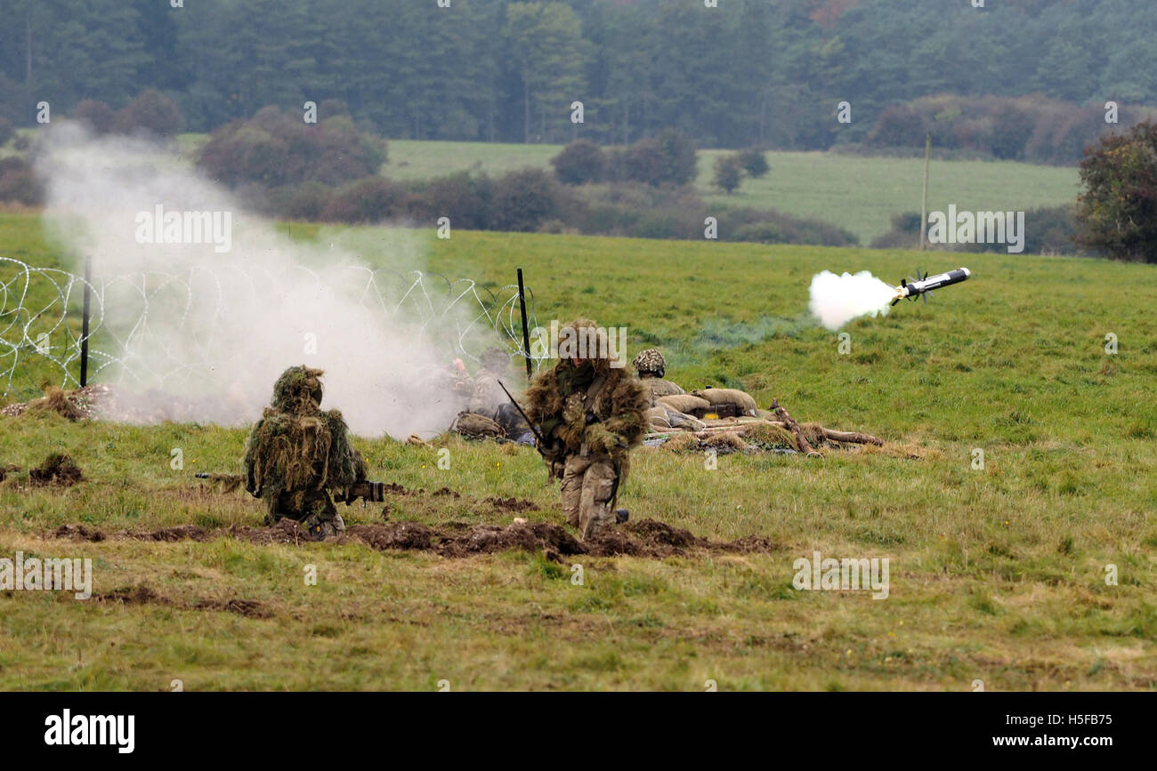 Javelin anti tank missile hires stock photography and images Alamy