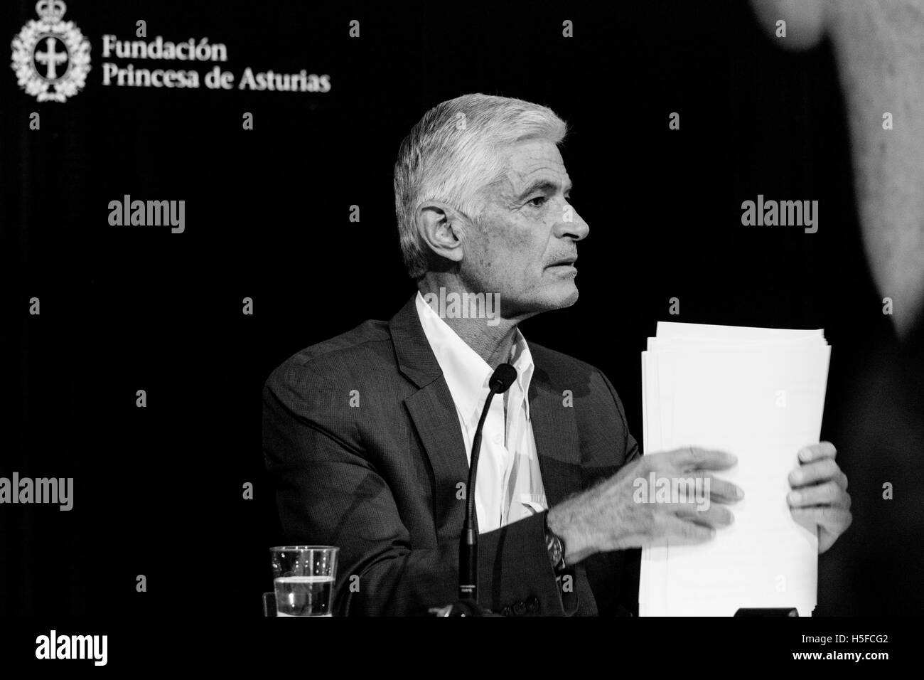 Aviles, Spain. 20th October, 2016. American photojournalist and war photographer, James Nachtwey, during a conference like winner of Princess of Asturias Awards for Communications and Humanities, at Niemeyer Center on October 20, 2016 in Aviles, Spain. ©David Gato/Alamy Live News Stock Photo