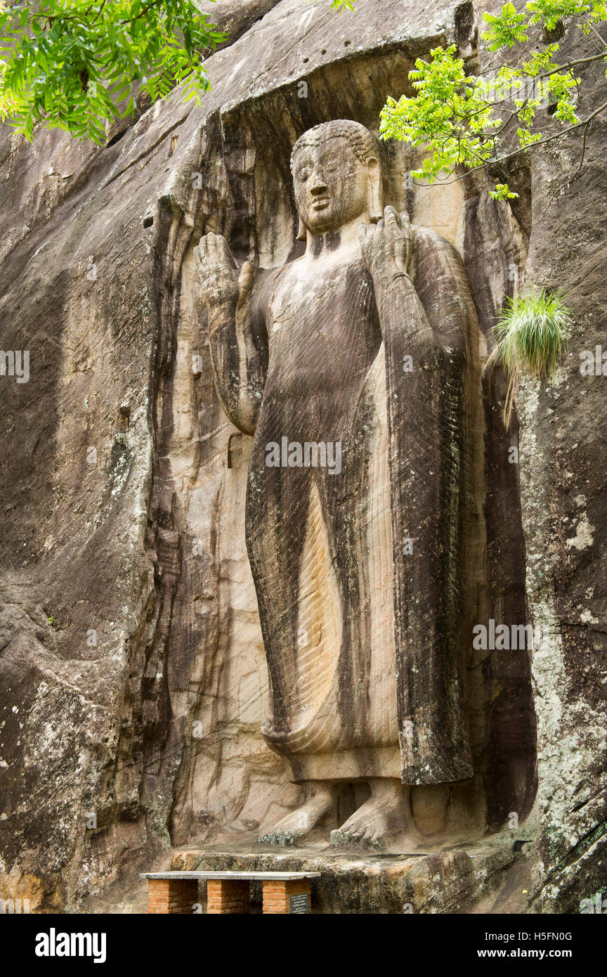 Explanation on Varada mudra, hand position of Buddha statues