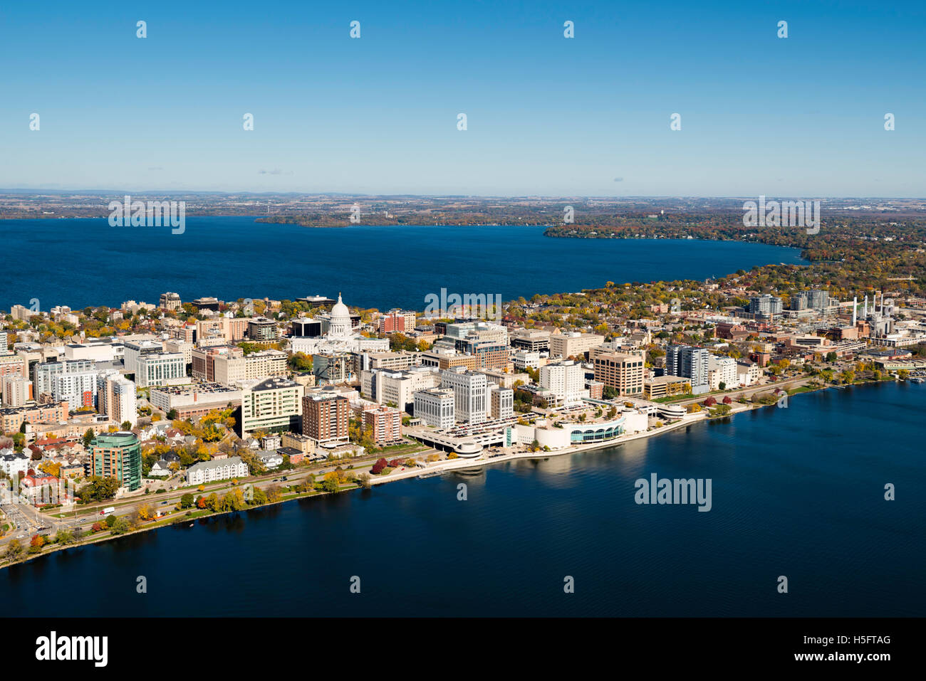 An aerial view of Madison, Wisconsin, the State Capitol, and the Isthmus, surrounded by Lakes Mendota (above) and Monona (below) Stock Photo