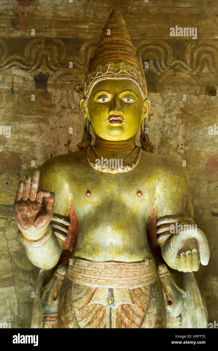 Ancient murals and statues, Cave 2, Maharaja Vihara, Temple of the Great Kings, Dambulla Cave Temple, Dambulla, Sri Lanka Stock Photo