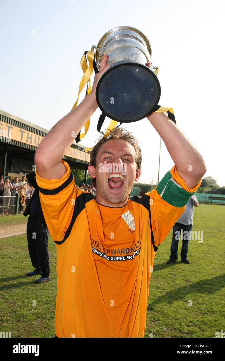 East Thurrock United Football Club Ryman League Division One North Champions 201011 25/04