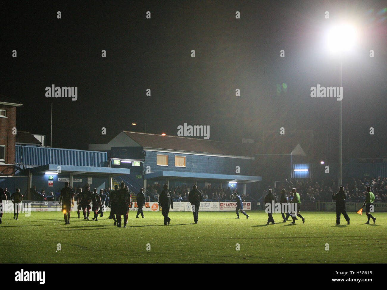 floodlight-failure-brings-about-the-abandonment-of-the-match-at-grays