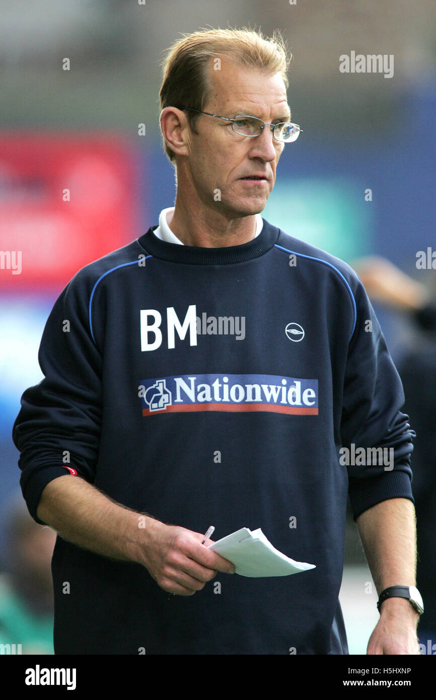 Fa referee kit hires stock photography and images Alamy