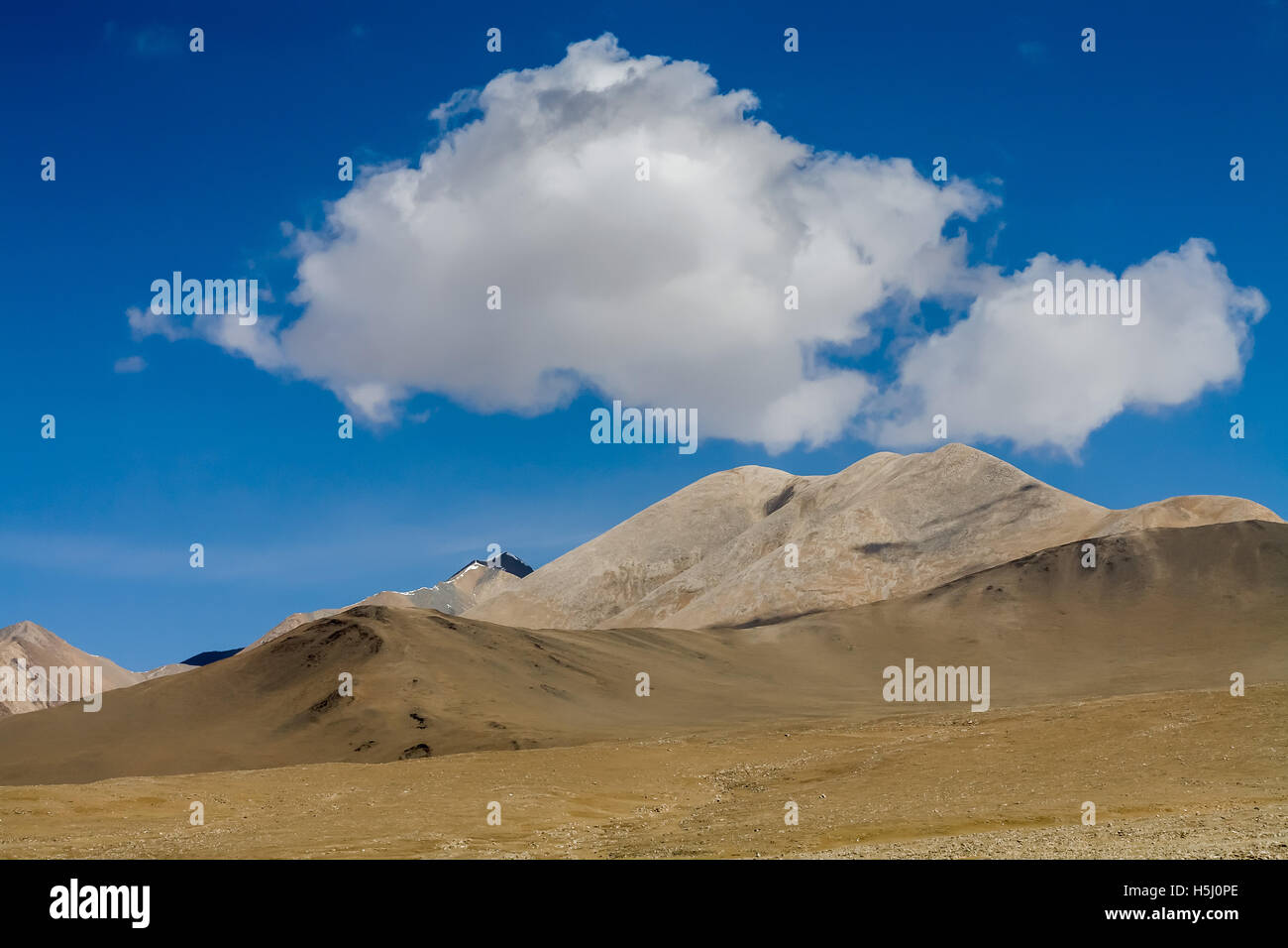 Fantastic landscape of the Tibetan Plateau Stock Photo - Alamy