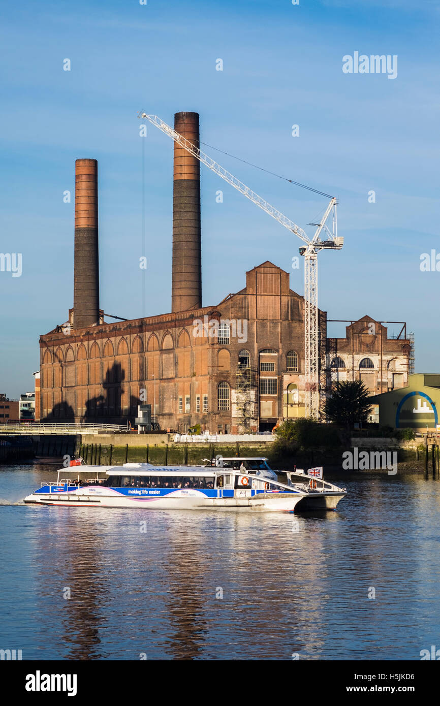 Chelsea Harbour waterfront, River Thames, London, England, U.K Stock