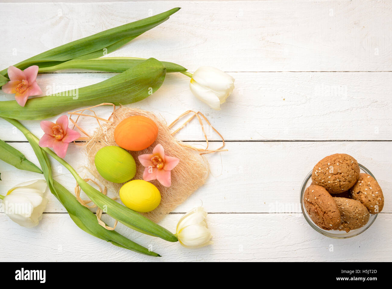 Easter Eggs and tulips on old white wood - Season Background Frame ...
