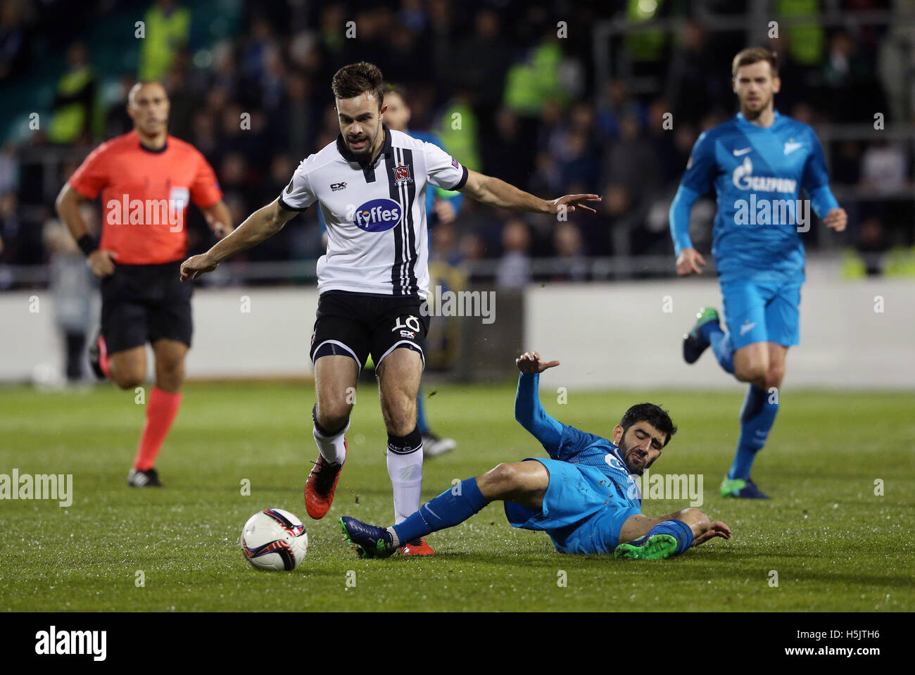 Dundalk's Robbie Benson (left) and Carlos Luis Neto battle for the ball during the UEFA Europa League match at Tallaght Stadium, Dublin. Stock Photo
