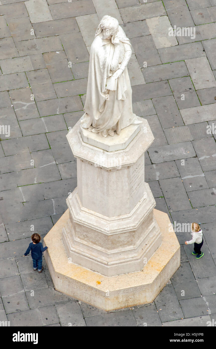 Dante alighieri statue hi-res stock photography and images - Alamy