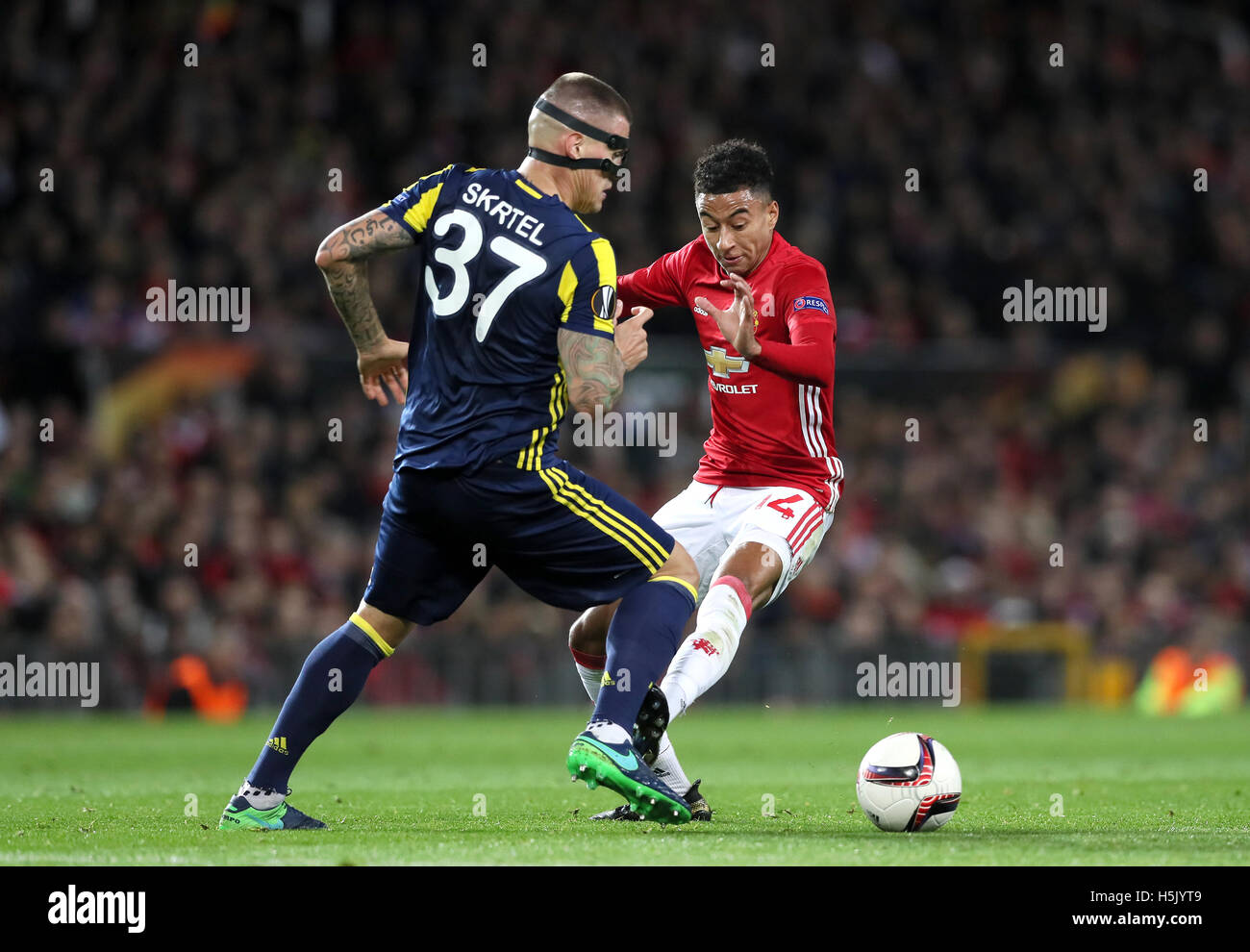 Fenerbahce's Martin Skrtel (left) and Manchester United's Jesse Lingard  battle for the ball Stock Photo - Alamy