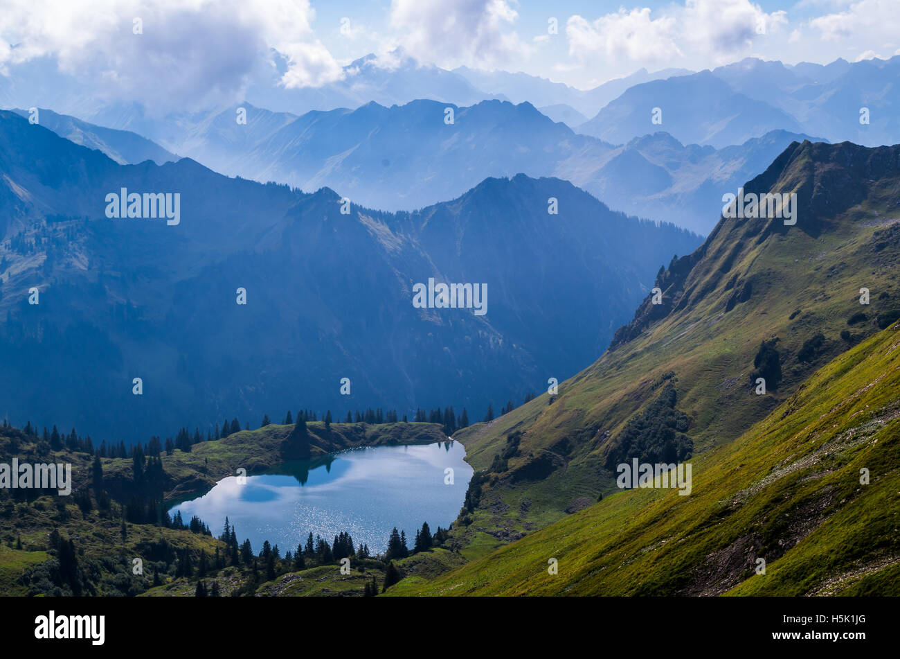 Lake Seealpsee, at Nebelhorn, near … – License image – 71116433