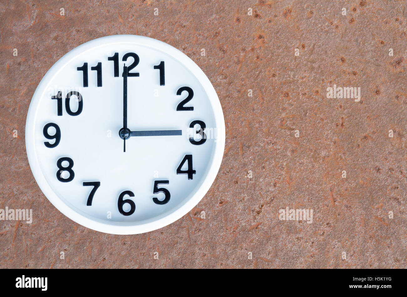 Clock 3 pm hires stock photography and images Alamy