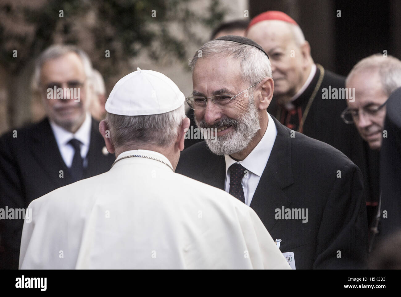 Pope Francis arrives in Assisi, Italy for an interfaith peace gathering ...
