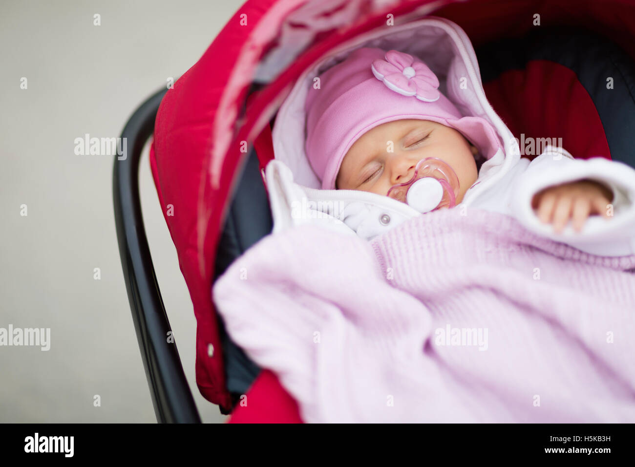 Baby sleeping in pram hires stock photography and images Alamy