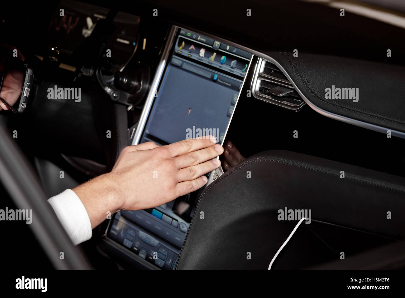 using-navigation-system-in-car-stock-photo-alamy