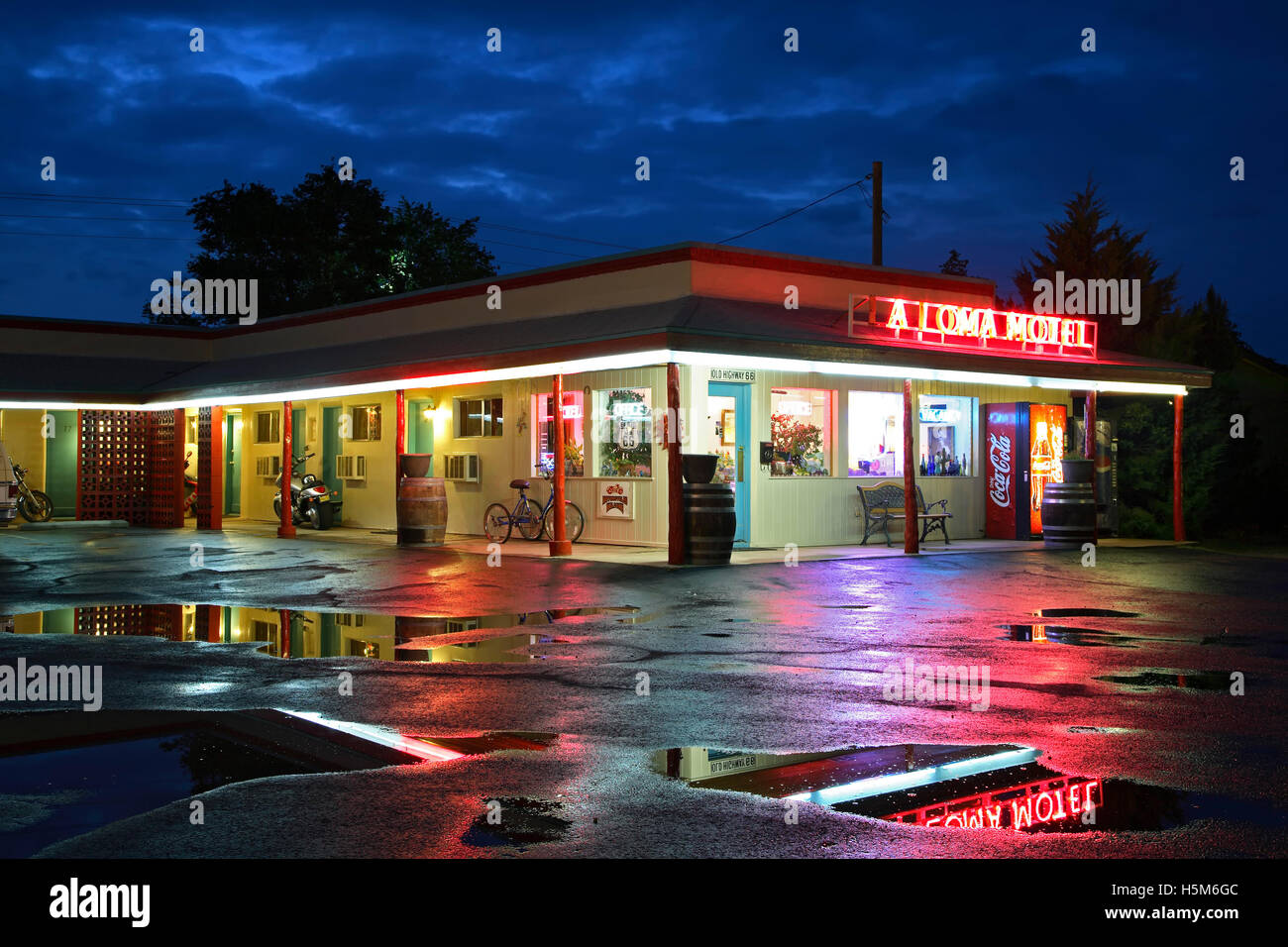 Historic Motel La Loma at twilight, Route 66, Santa Rosa, New Mexico USA Stock Photo
