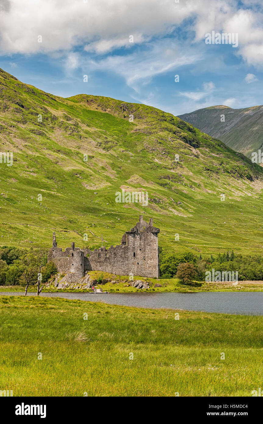 Kilchurn Castle, a ruined 15th century structure on the banks of Loch Awe, in Argyll and Bute, Scotland. Stock Photo