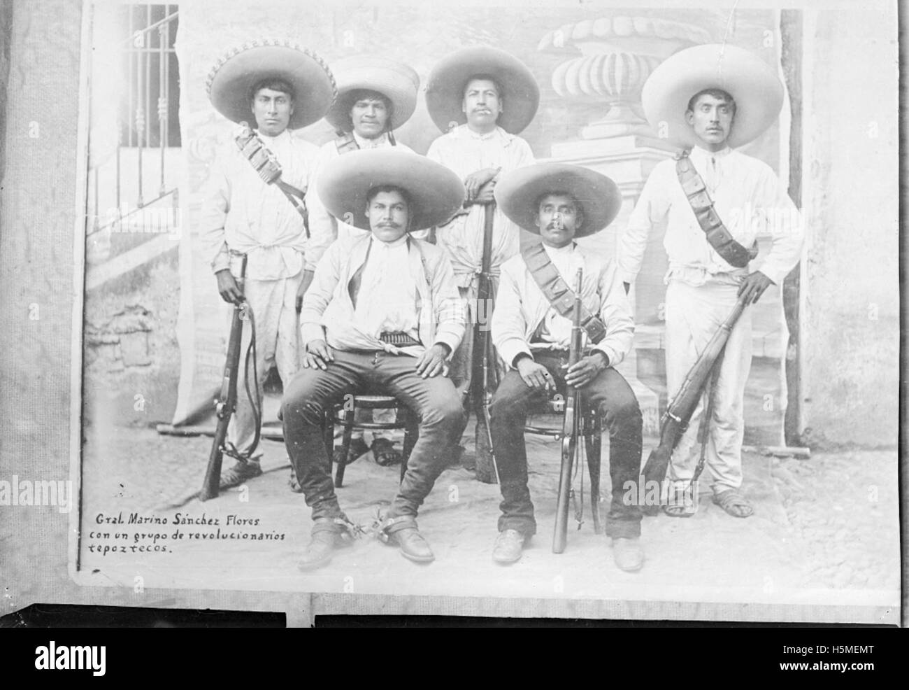 Gral Marino Sanchez Flores, con un grupo de revolucionarios tepoztecos Stock Photo