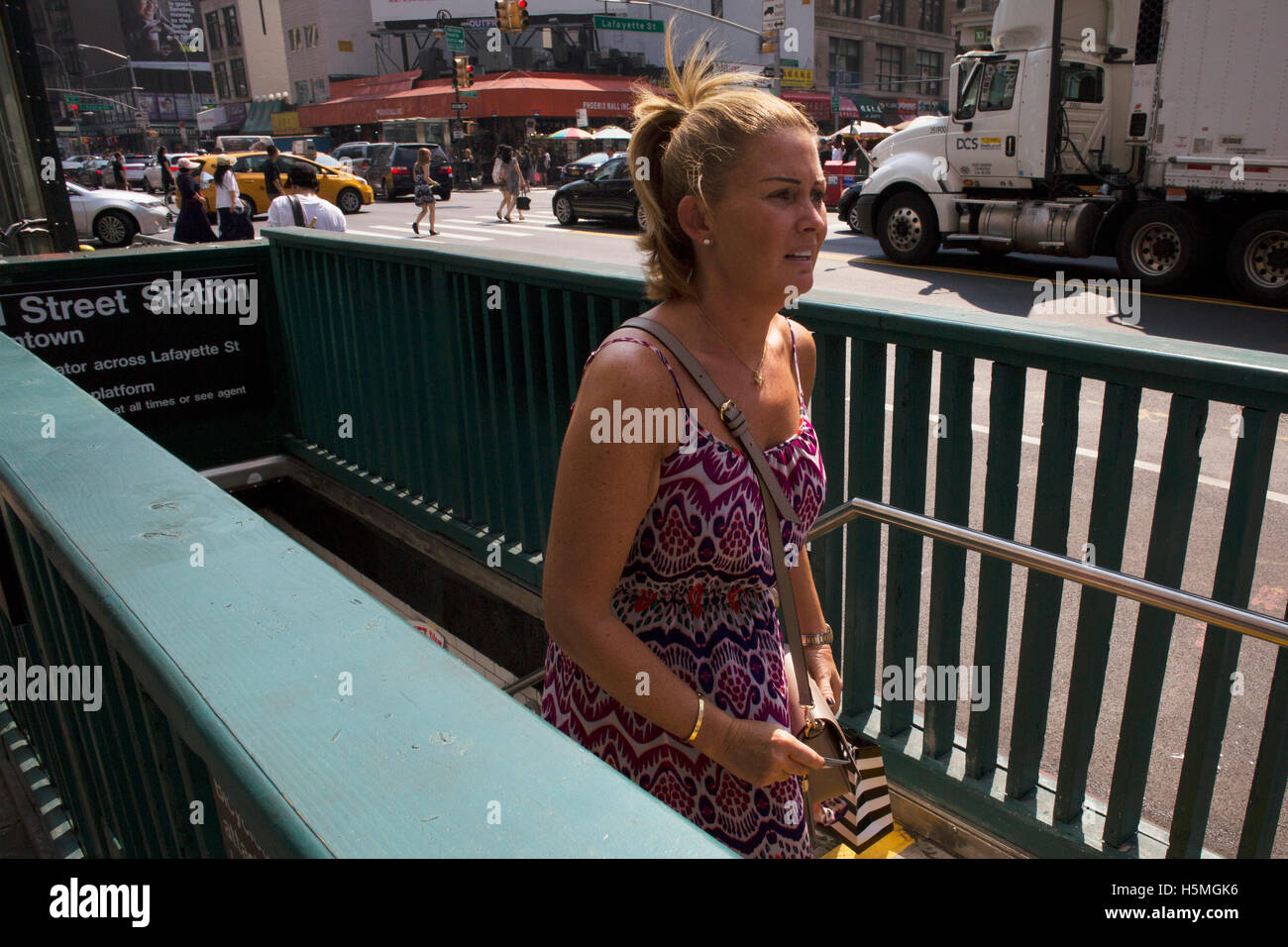 Street scene in New York City , USA Stock Photo - Alamy