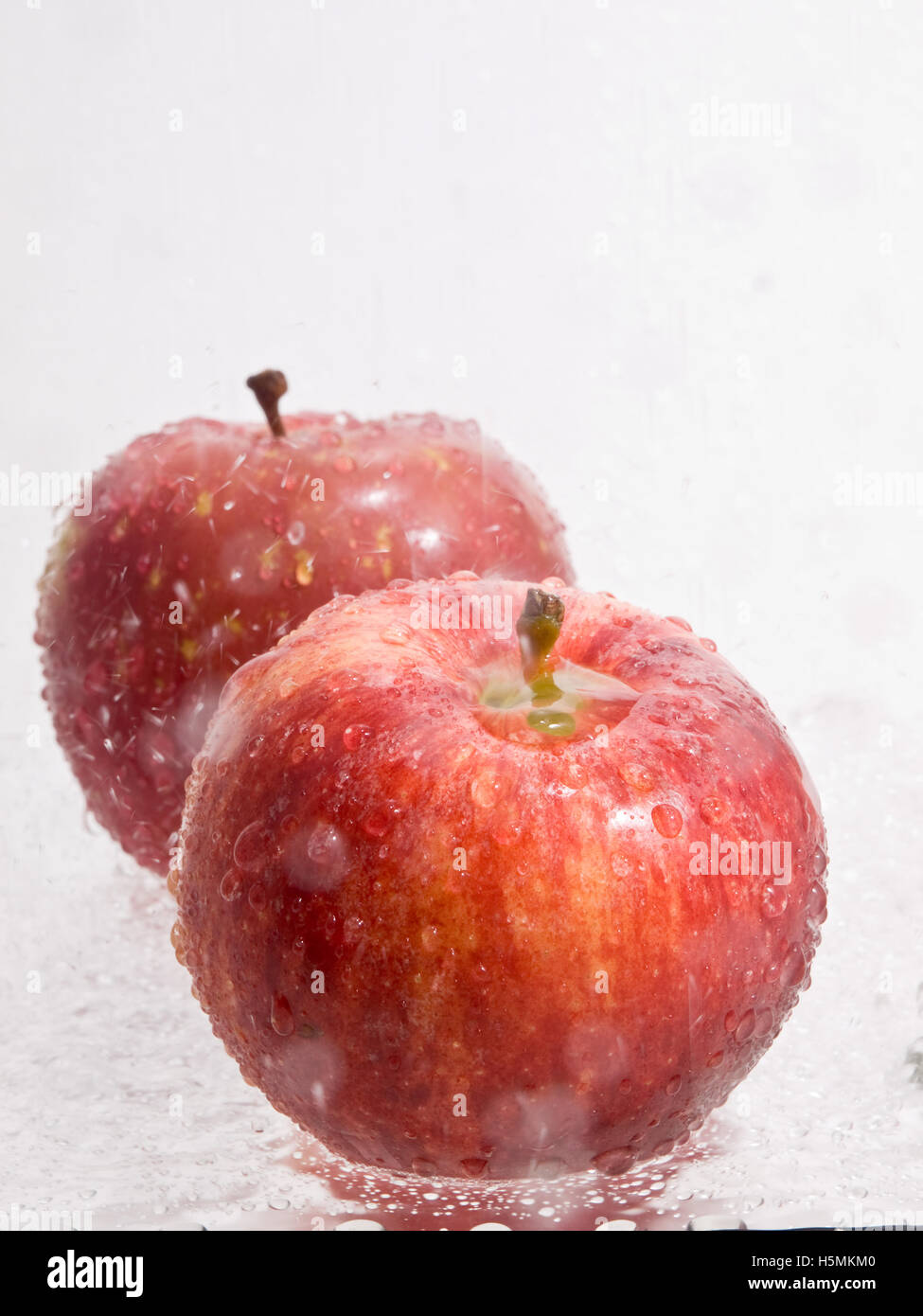 Wet apple in water splash Stock Photo - Alamy