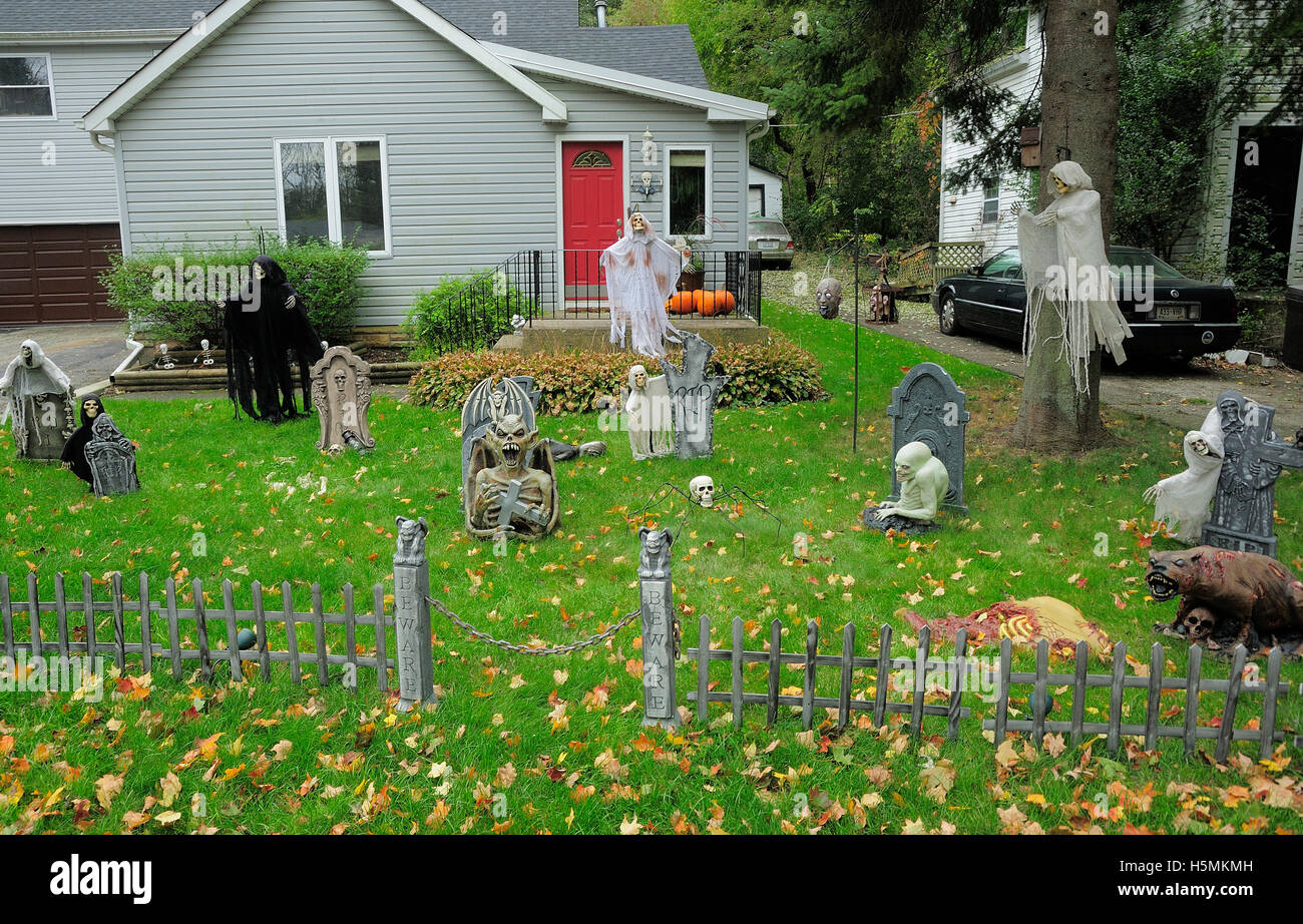 Halloween Graveyard Front Yard
 Halloween cemetery display in front yard Stock Alamy