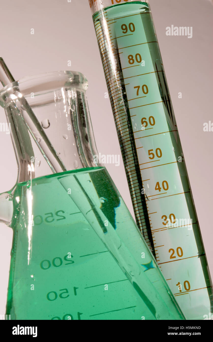 Graduated cylinder hires stock photography and images Alamy