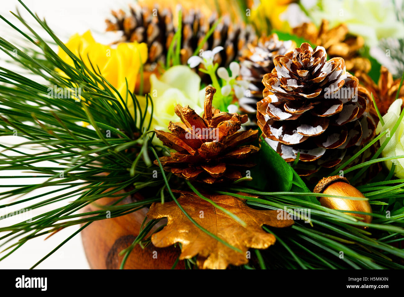 Christmas dinner table decoration with pine branches and golden cones.  Christmas centerpiece with golden decor. Christmas party Stock Photo - Alamy