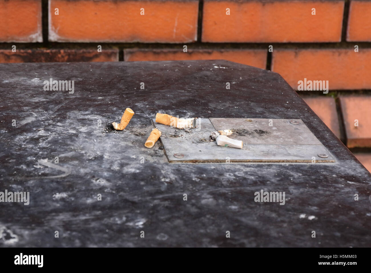Cigarette stubs hi-res stock photography and images