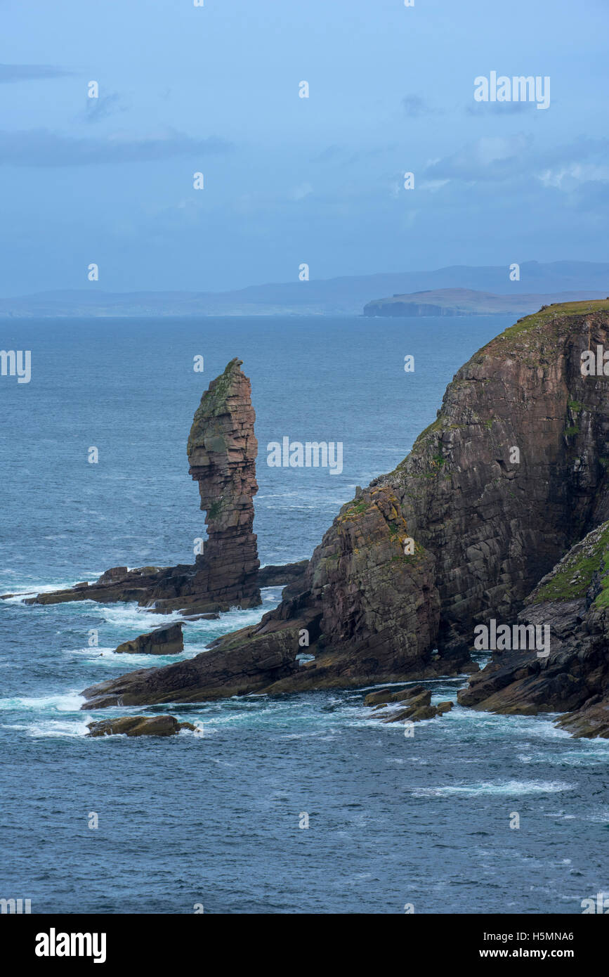 Old Man of Stoer, 60 metres high sea stack of Torridonian sandstone, Point of Stoer in Sutherland, Scottish Highlands, Scotland Stock Photo