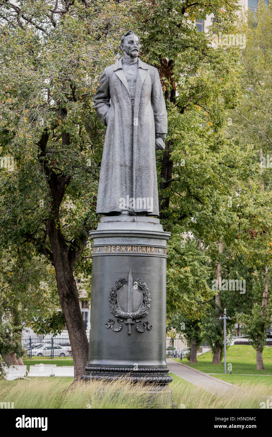moscow russia september 092016 sculpture felix dzerzhinsky in the H5NDMC