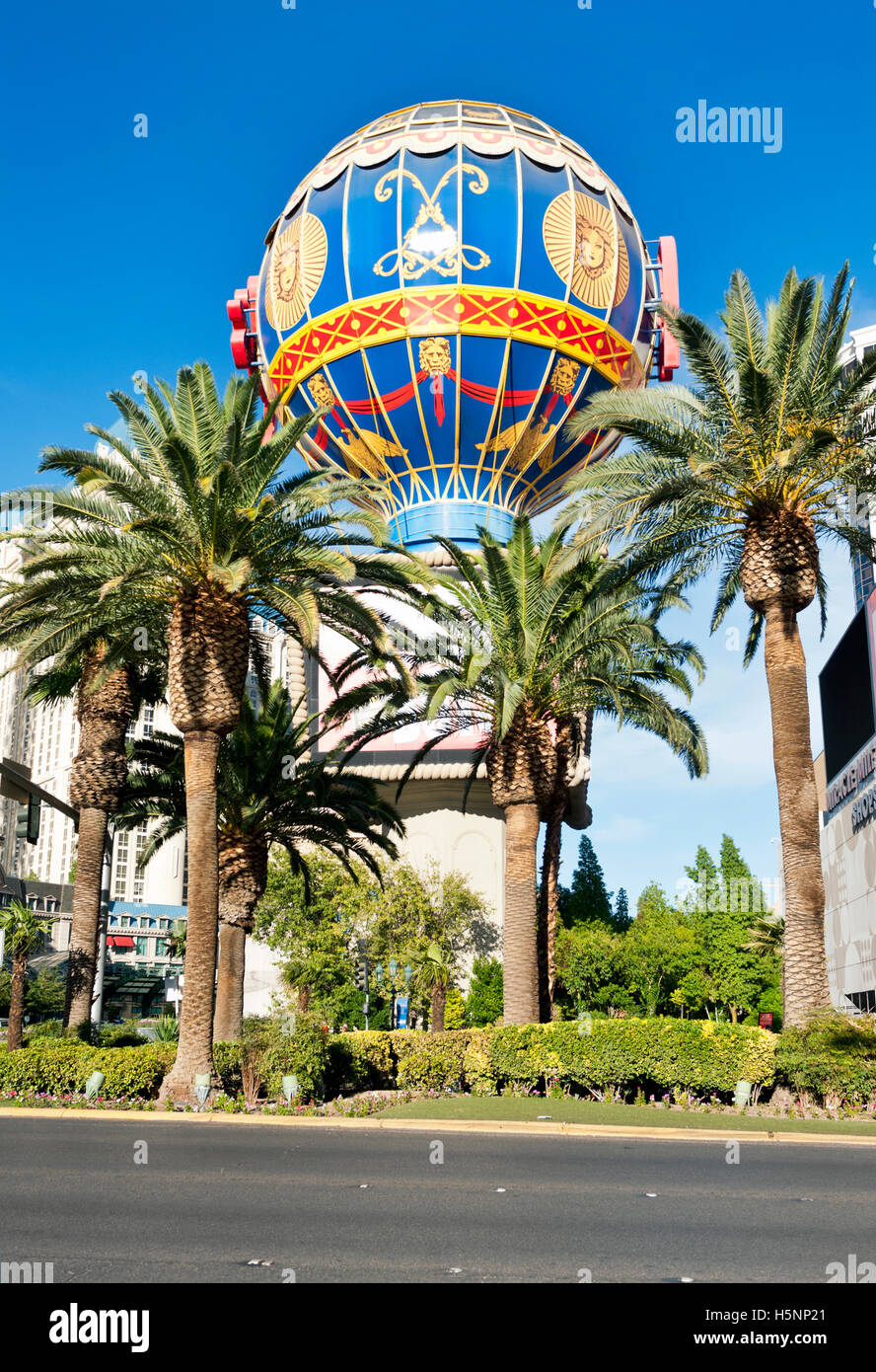 Las Vegas Strip - Eiffel Tower and Hot Air Balloon Solid-Faced Canvas Print