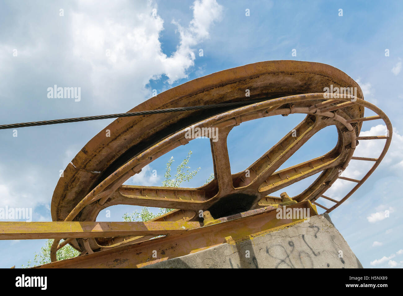 large rope pulley