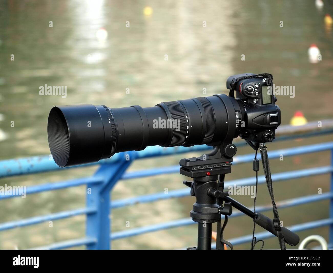 Camera telephoto lens and strap hires stock photography and images Alamy