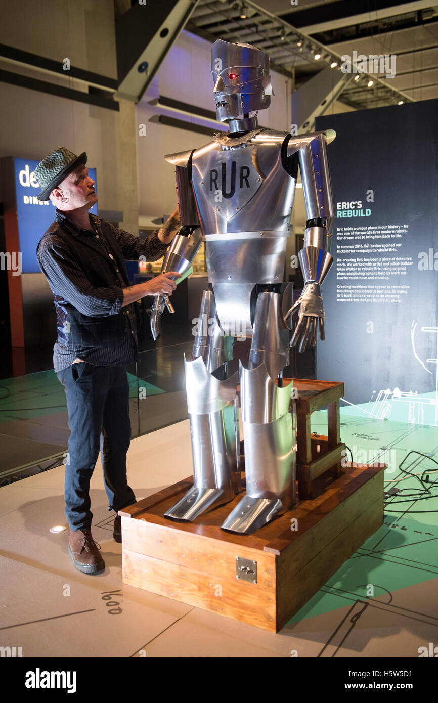 UK's first robot Eric built by Captain William Richards in 1928 Stock Photo  - Alamy