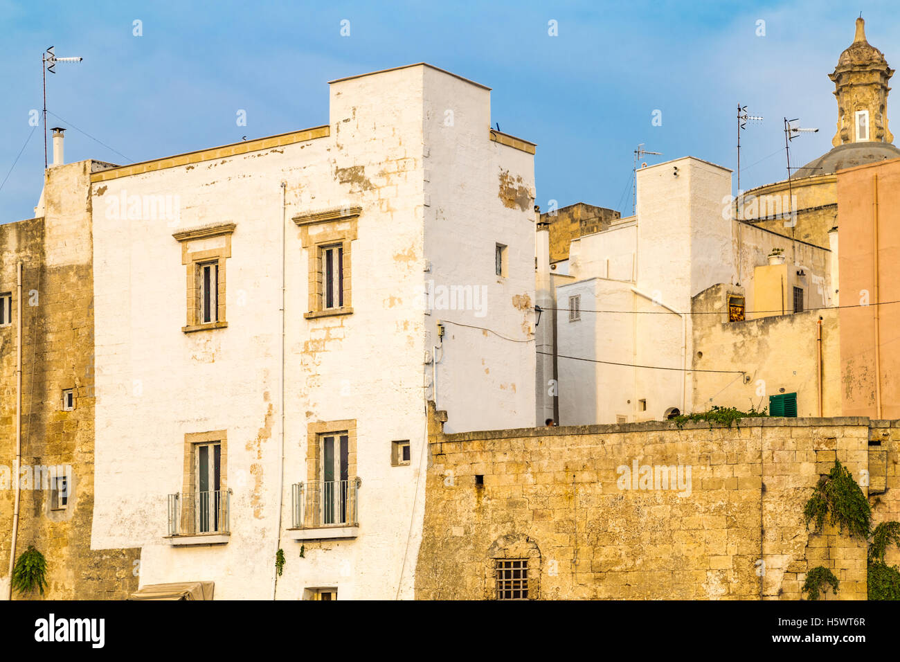Town Houses Of A Village In Southern Italy Stock Photo Alamy town-houses-of-a-village-in-southern-italy-stock-photo-alamy
