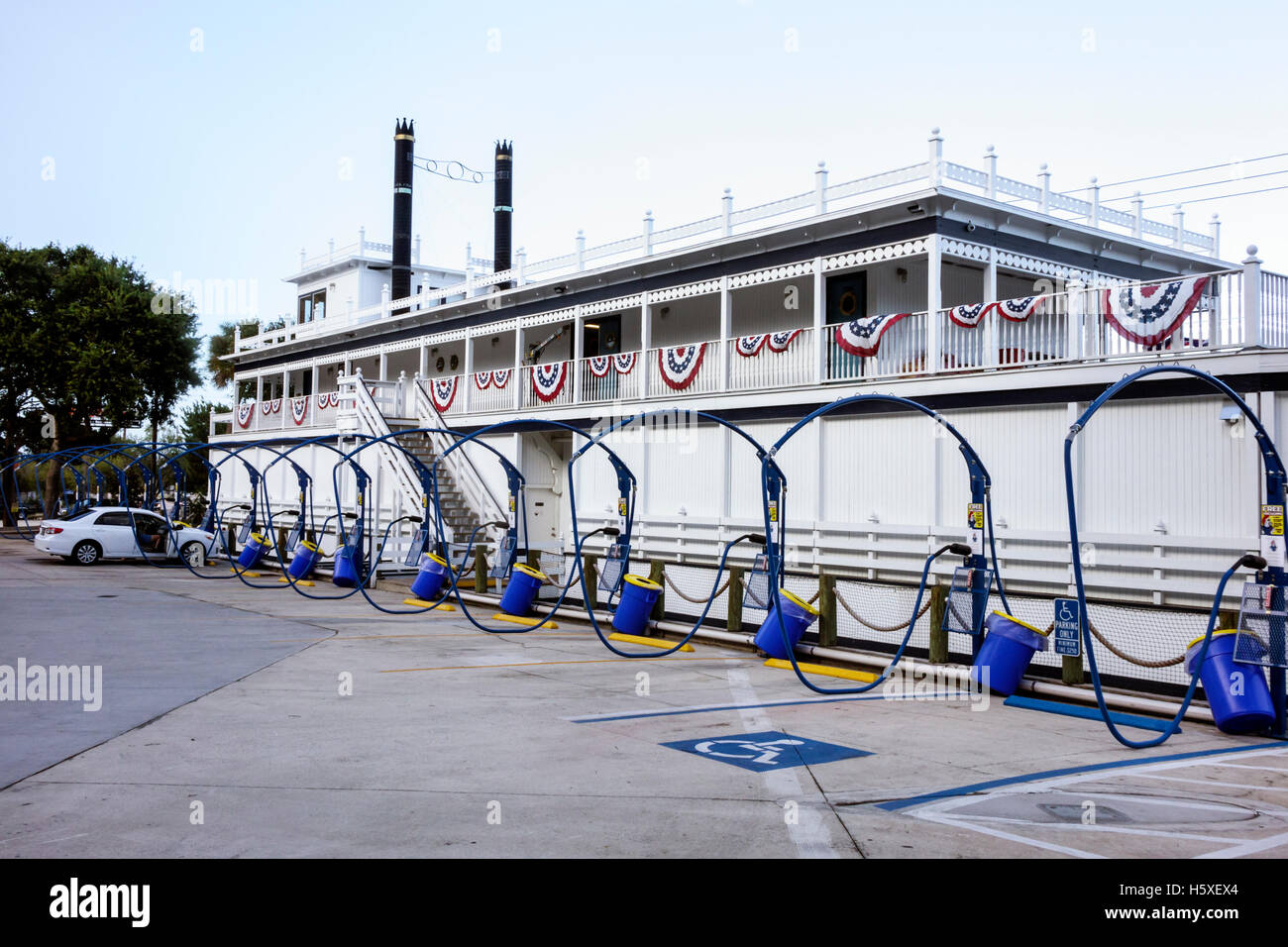 Showboat car wash hires stock photography and images Alamy