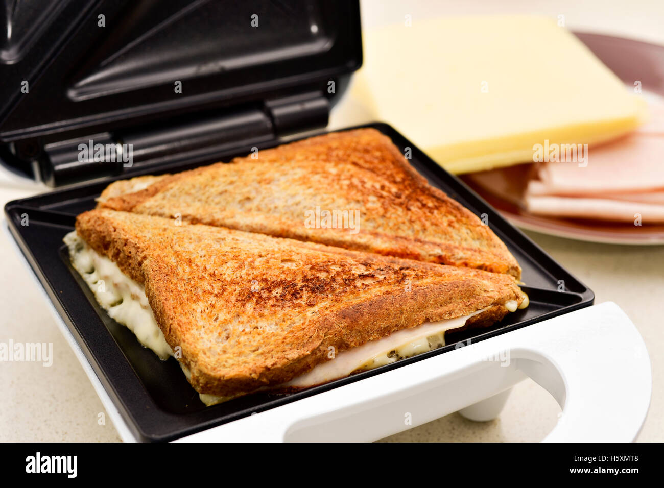 Toasted sandwich maker hi-res stock photography and images - Alamy
