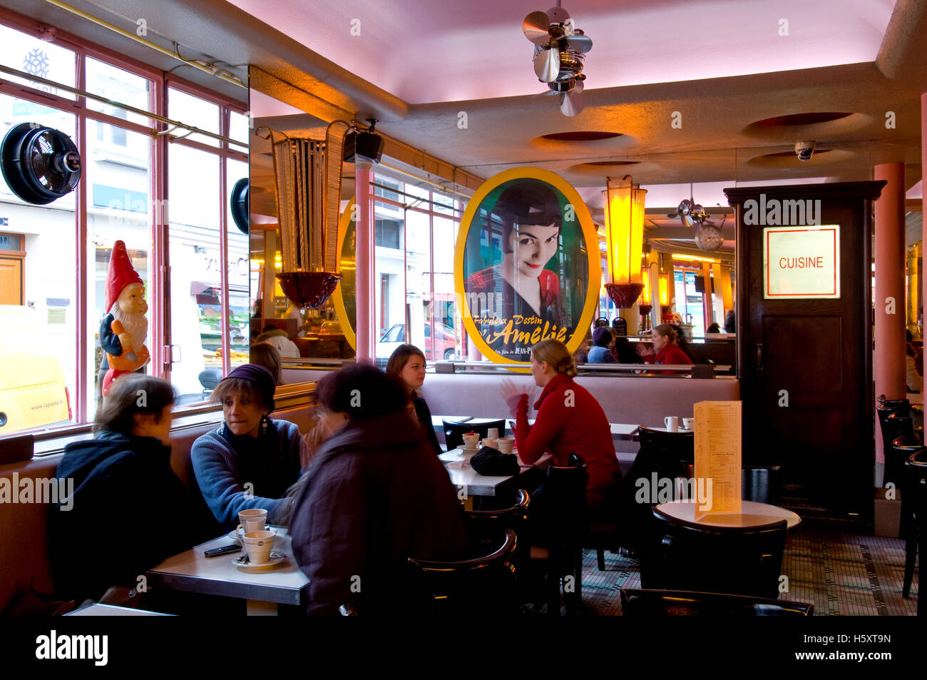 The Café des 2 Moulins, associated with the romantic comedy film 'Amelie'. Stock Photo