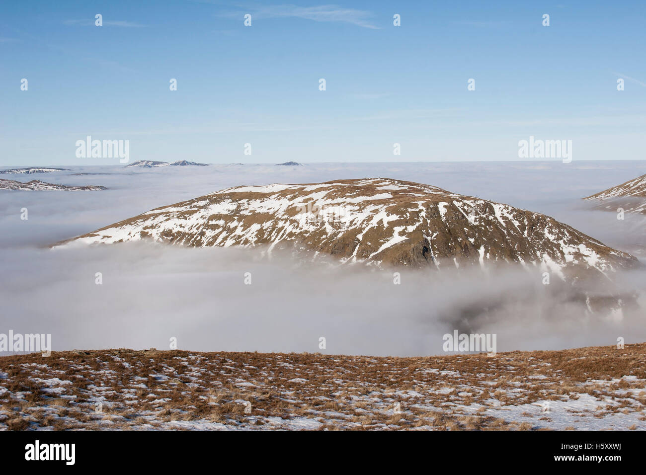 Seat Sandal rises stand cloud during a winter temperature inversion in ...
