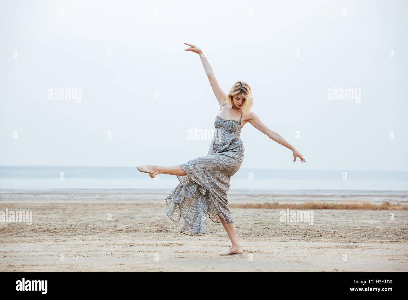 Dancing barefoot hires stock photography and images Alamy