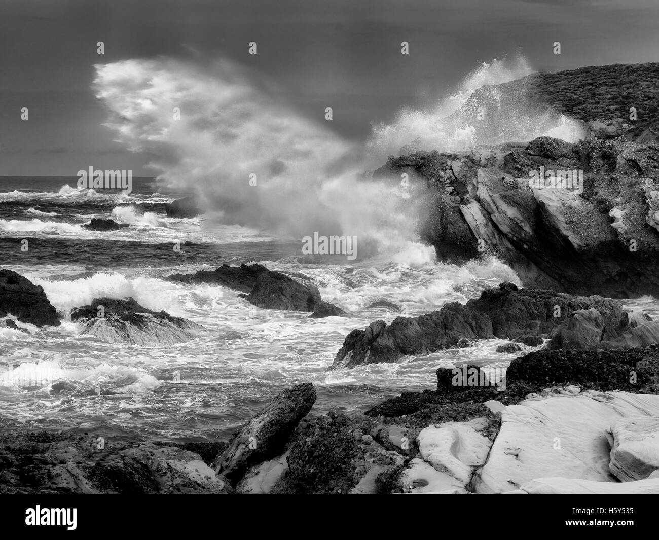Crashing wave Black and White Stock Photos & Images - Alamy