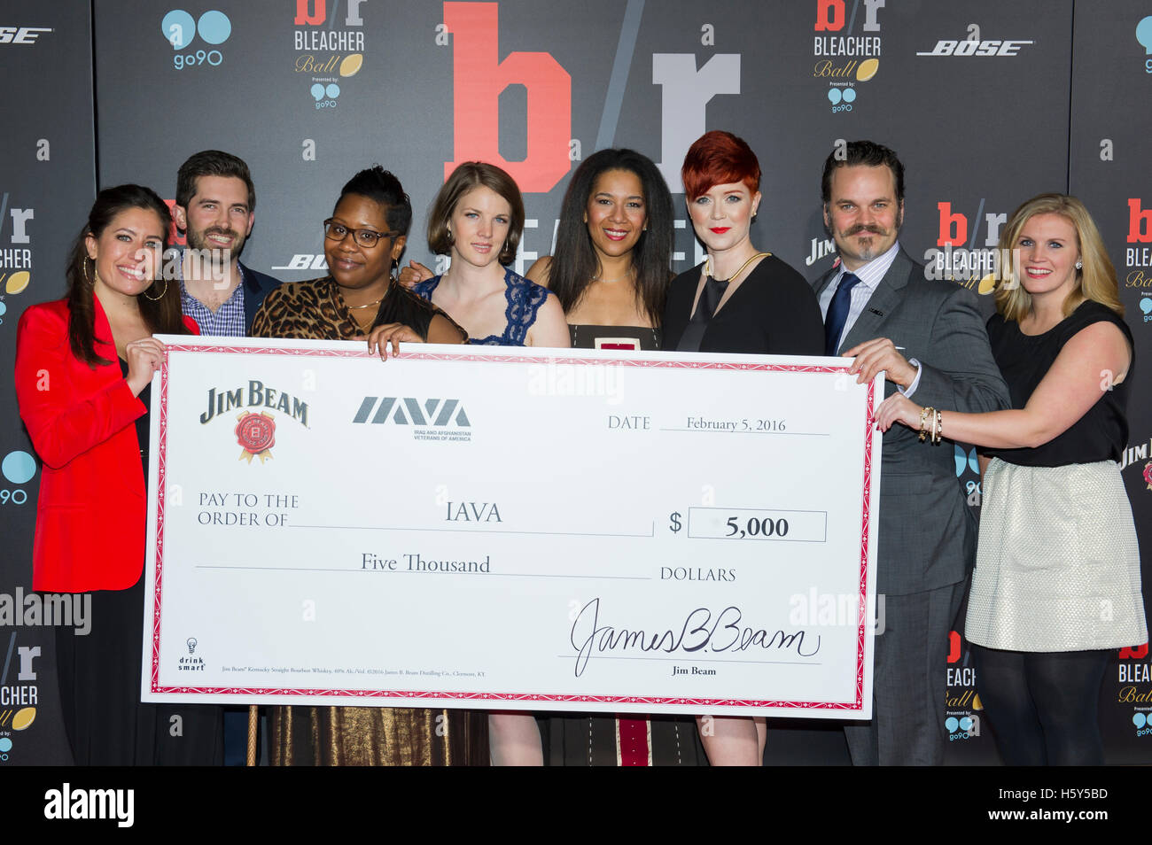 Five thousand dollar check supporters hi-res stock photography and ...