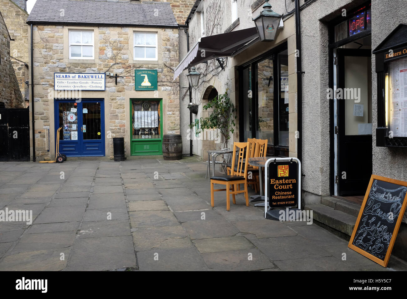 Shops in a courtyard in Bakewell, Derbyshire Stock Photo Alamy