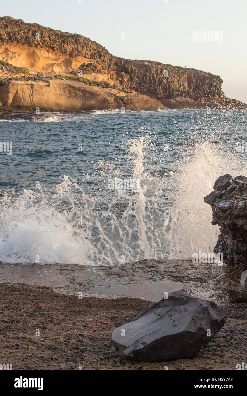 Splashing wave rocky beach hi-res stock photography and images - Alamy