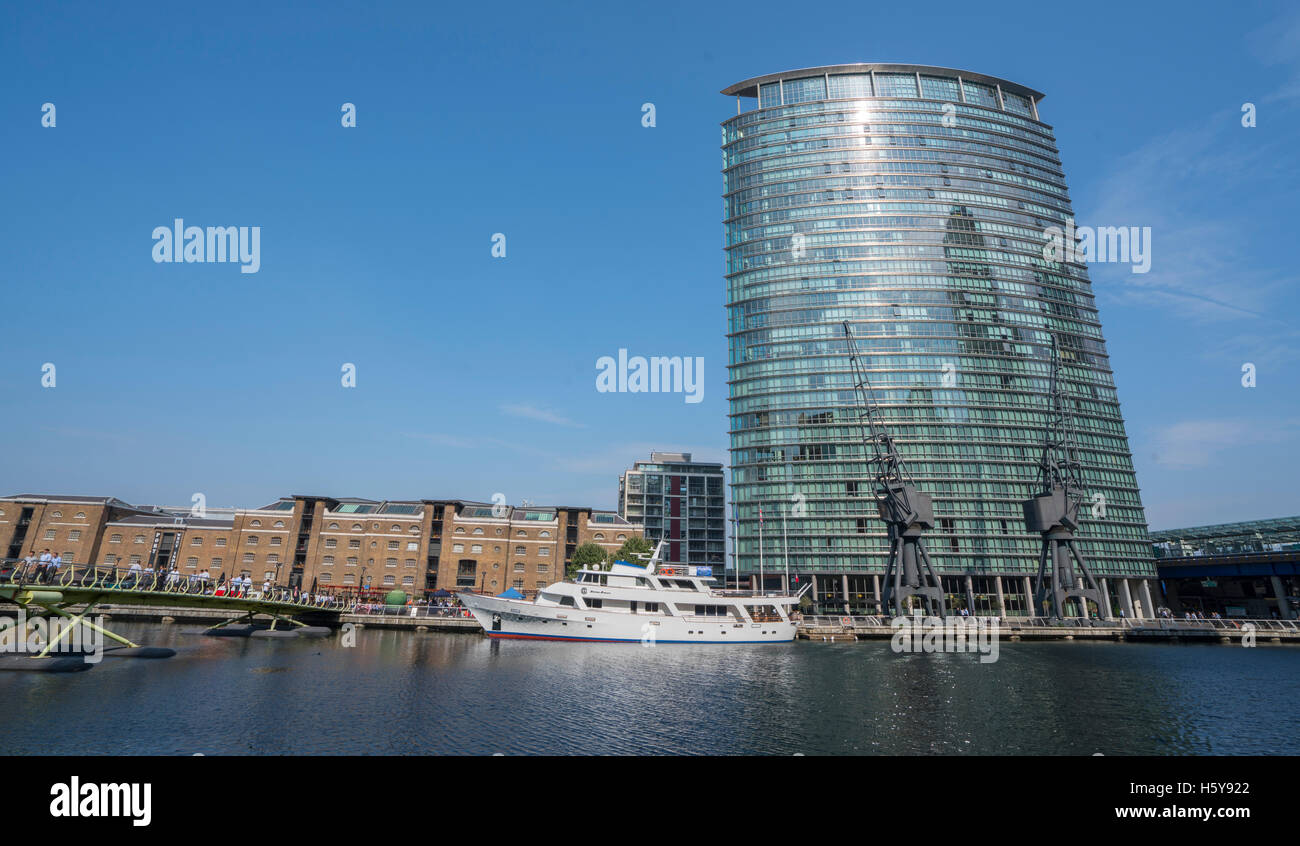 Modern building at West India Quay in Canary Wharf Stock Photo - Alamy