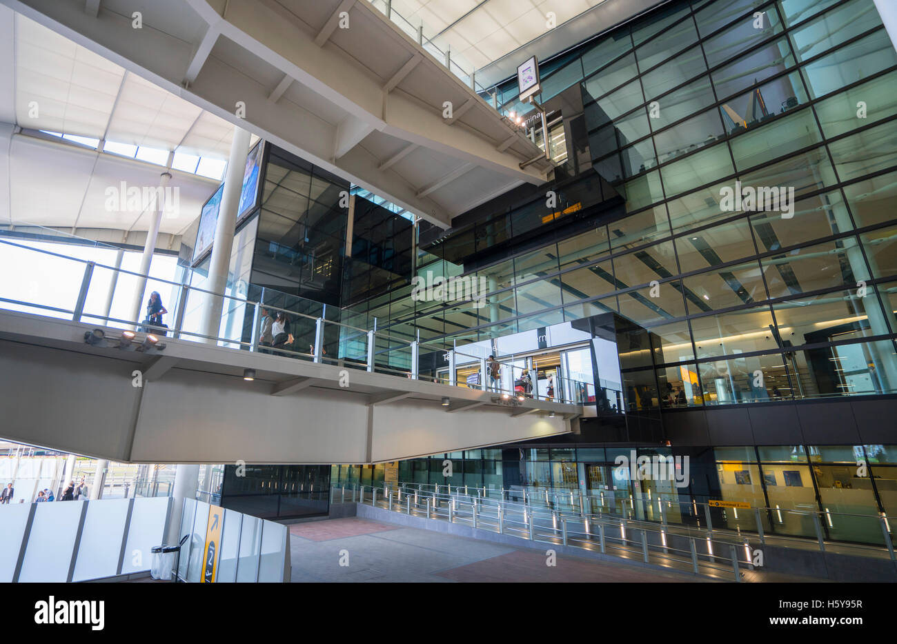 Queens Terminal 2 at London Heathrow Airport Stock Photo - Alamy