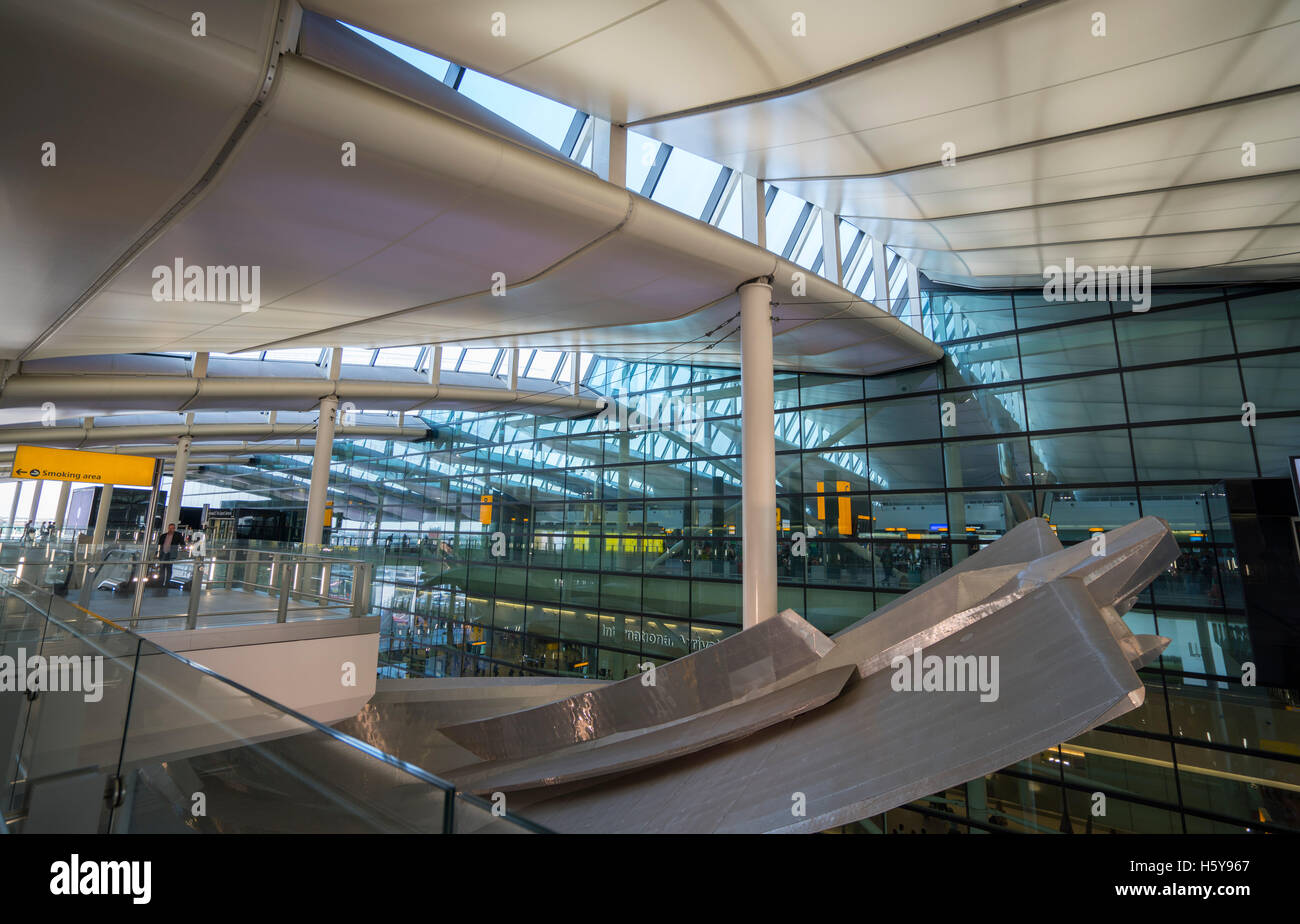 Queens Terminal 2 at London Heathrow Airport Stock Photo - Alamy