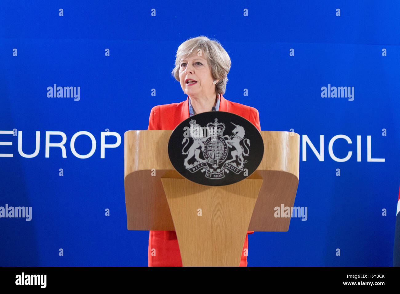 Brussels, Belgium. 20th October, 2016. British Prime minister Theresa May gives a press conference during the European Council in Brussels (Belgium). Credit:  Paul-Marie Guyon/Alamy Live News Stock Photo