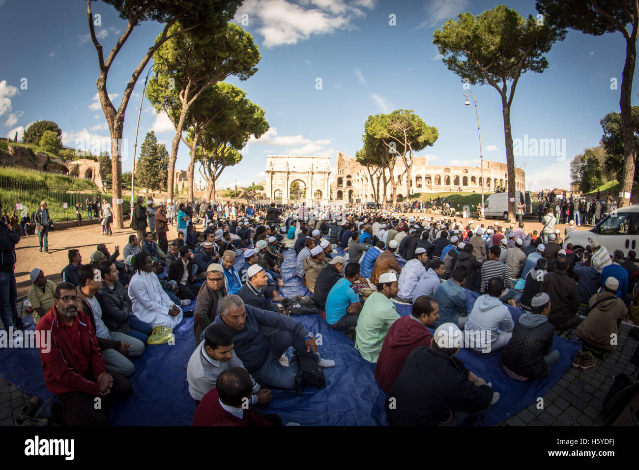 Muslim Rome Rome Muslims Prayers High Resolution Stock Photography and Images - Alamy